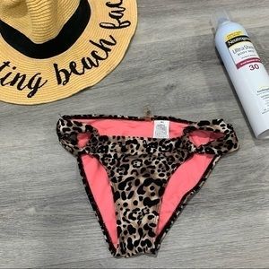 Leopard print bikini swimsuit bottom 👙